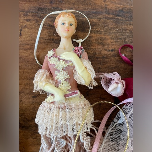 SOLD Vintage Victorian Inspired Christmas Ornament Collection❤️ - Picture 4 of 6